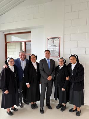 El alcalde de Las Rozas participa en la inauguración del colegio de Lurín, en Perú