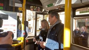 La Comunidad de Madrid prueba en San Lorenzo de El Escorial el pago con tarjeta de crédito en los autobuses urbanos