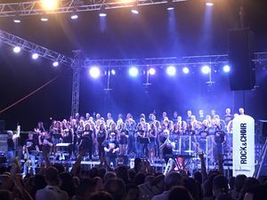 Rock Choir, el mayor coro de rock de Madrid, celebra su décimo aniversario con un concierto doble en Torrelodones