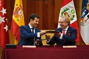 Las Rozas firma un protocolo de hermanamiento con la ciudad peruana de La Molina