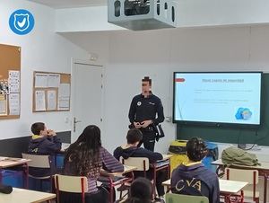 Ciberseguridad, bandas juveniles o drogas: nuevo curso de los talleres preventivos de la Policía de Collado Villalba en centros de Secundaria