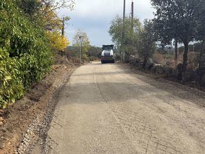 Comienzan los trabajos de asfaltado del Camino de Fuente del Puerco en Galapagar
