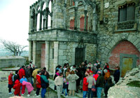 Las puertas del palacio se abren a los vecinos