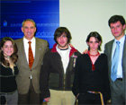  Eva Rolle, Juan Laorden e Irene Montalbán; con el Alcalde y el concejal de Juventud.