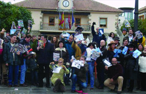 Manifestación a favor de una revista municipal para todos