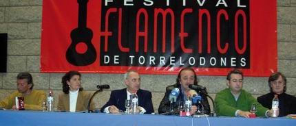 Durante la presentación del Festival, de izda a dcha: el “Güito”, la concejal de Cultura Begoña Chinchilla; el Alcalde de Torrelodones; el director del Festival, Juan Verdú; el concejal Fernando González y el director de la Escuela Amor de Dios, Joaquín San Juan.