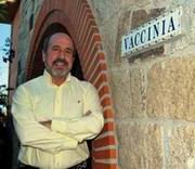 Su chalet lleva el nombre de Vaccinia, según cuenta Mariano “en honor a la primera vacuna que se desarrolló para erradicar la única enfermedad que hemos conseguido eliminar del planeta: la viruela.”
