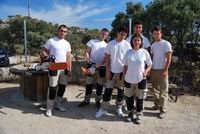 Los alumnos ultimando una maqueta del Monte de los Ángeles, para la exposición.