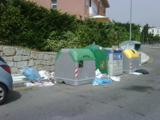 Vecinos cansados de tanta basura