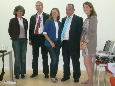 De izda. a dcha.: Concejala de sanidad, Rosa Díez. 
Del Hospital Universitario Madrid Torrelodones: Dr. García Rico, Jefe del Servicio de Oncología; Dra.Cabrero, ginecóloga; Dr. Marcos Fernández, ginecólogo y Áurea Esparza, psiconcóloga.  