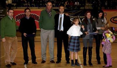 Las leyendas del baloncesto recuerdan a Carlos García Ribas