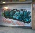 Los grafiteros la toman con los comercios