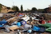 Rodeado de 50  toneladas de basura 