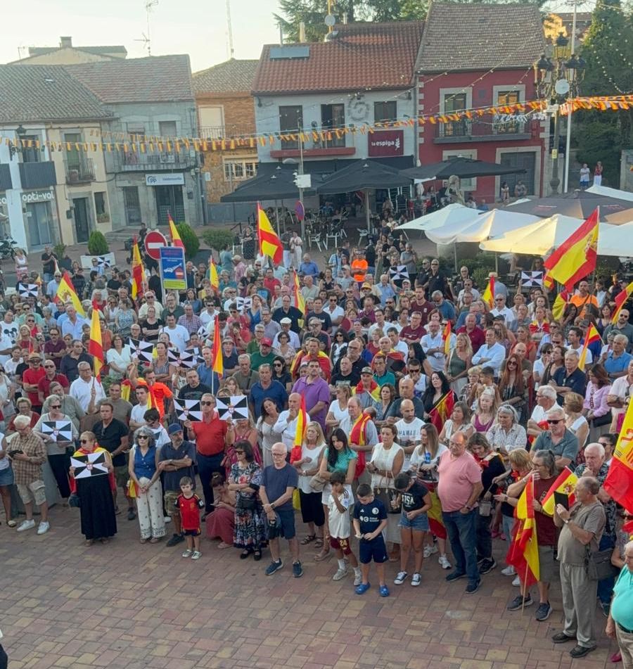 Concentración en apoyo a Ceuta en Valdemorillo